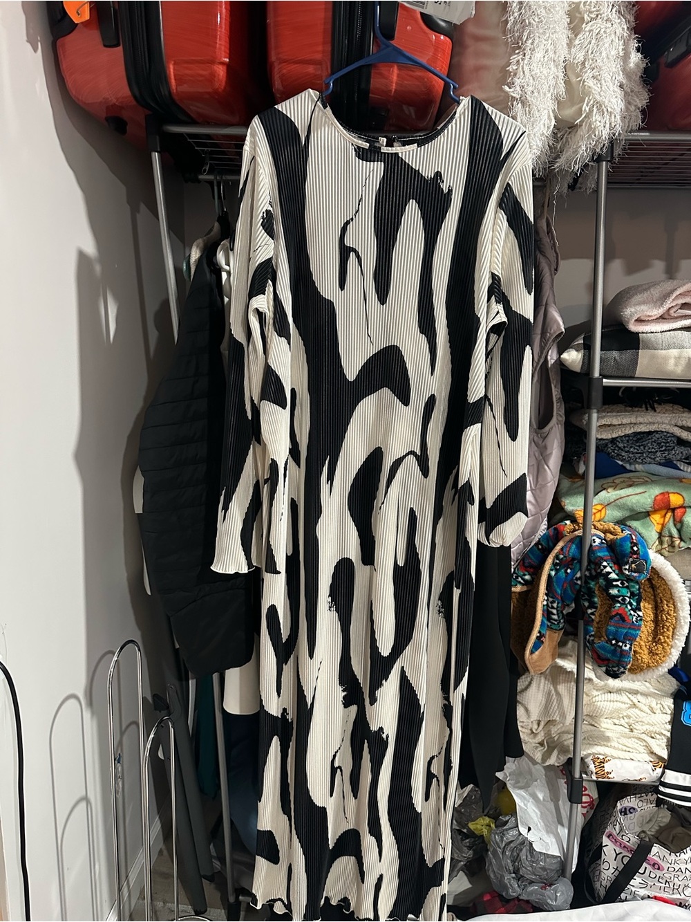 SHEIN Black & White Pleated Abstract Midi Dress - Picture 2 of 5